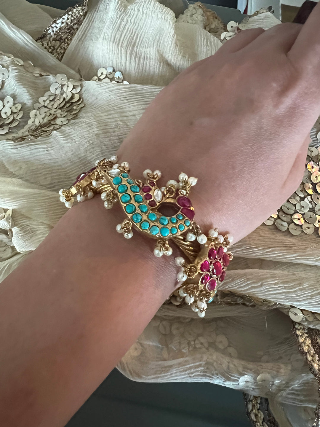 Beautiful Jadau Bangle with Exclusive Kundan Embellishment