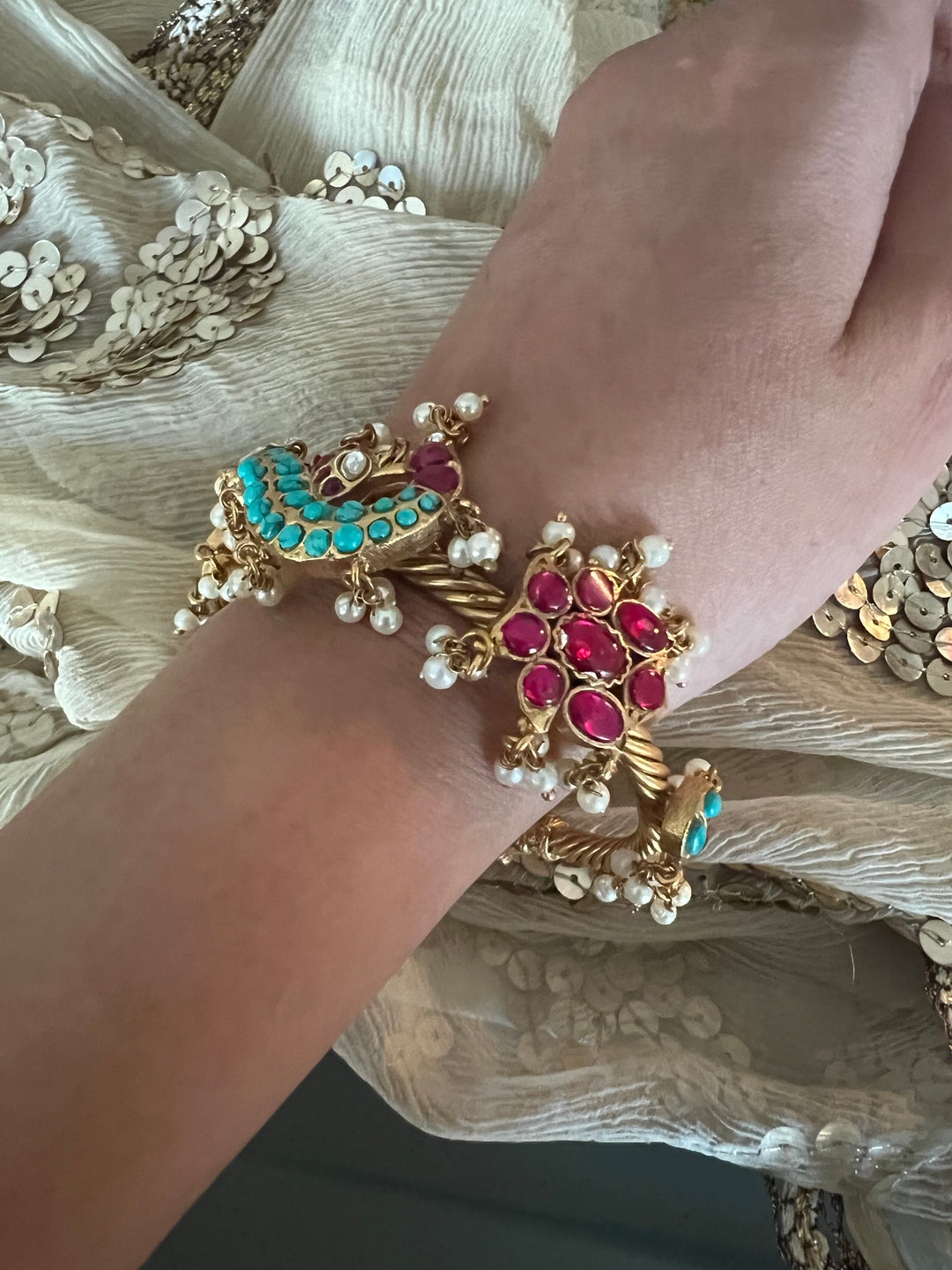 Beautiful Jadau Bangle with Exclusive Kundan Embellishment
