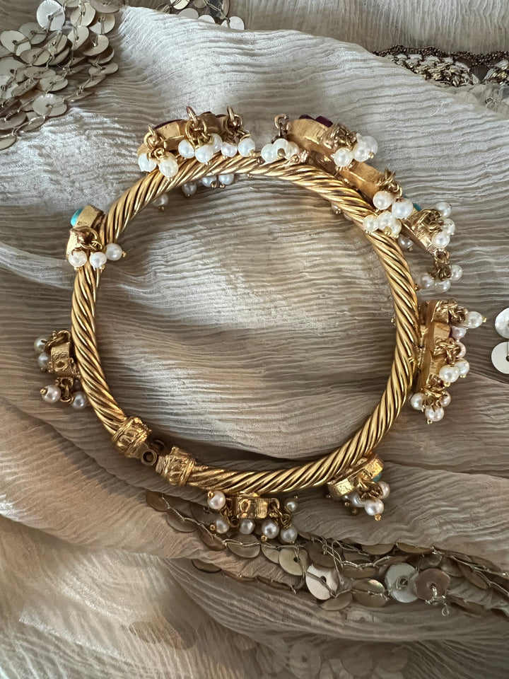 Beautiful Jadau Bangle with Exclusive Kundan Embellishment