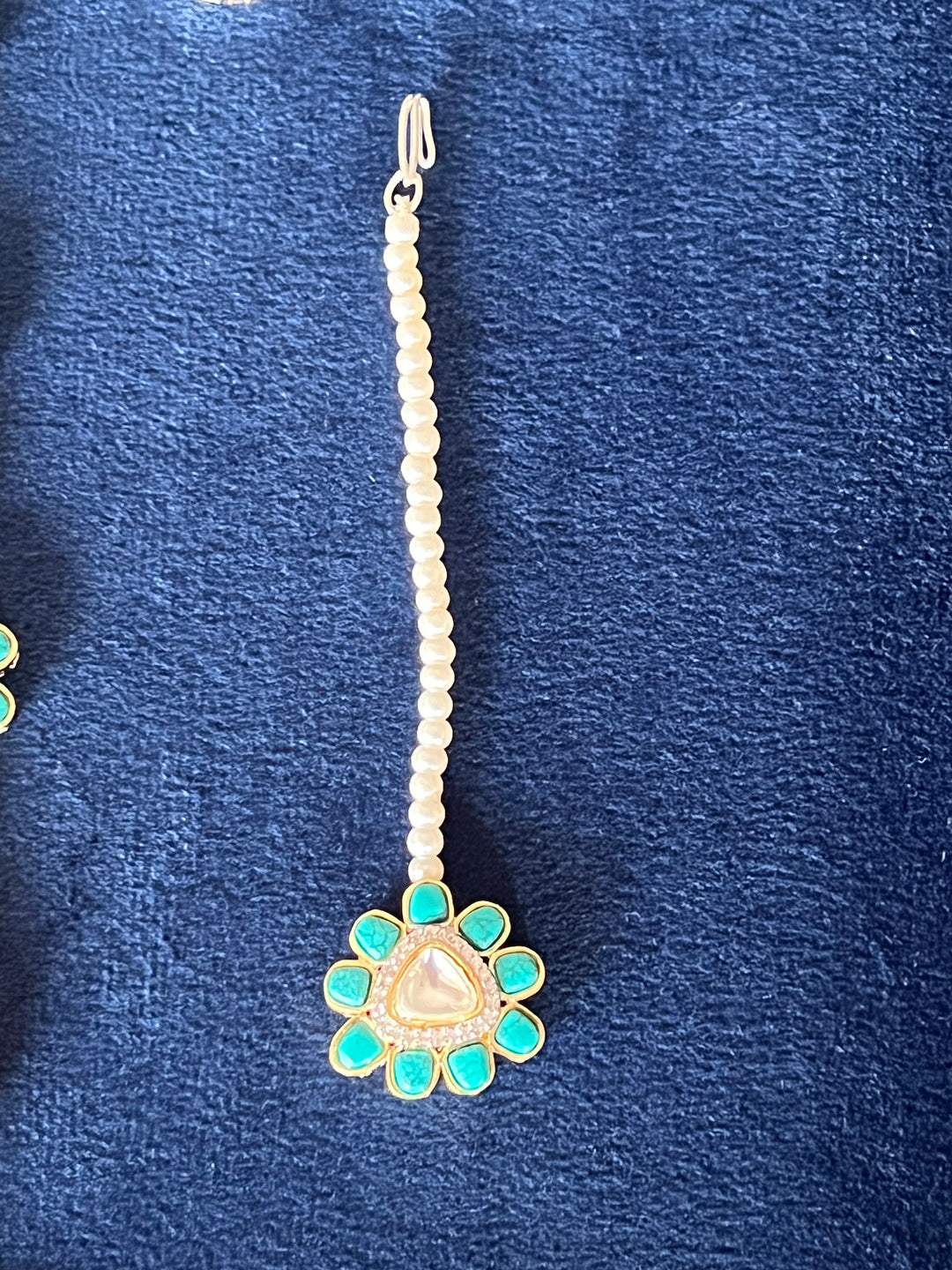 Exquisite Kundan Necklace Set - Radiate Elegance at Weddings and Festive Celebrations