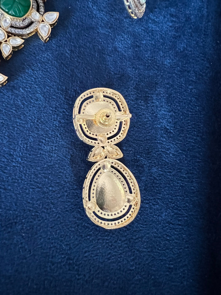 Elegant Kundan Necklace Set - Dazzle at Weddings and Festive Affairs