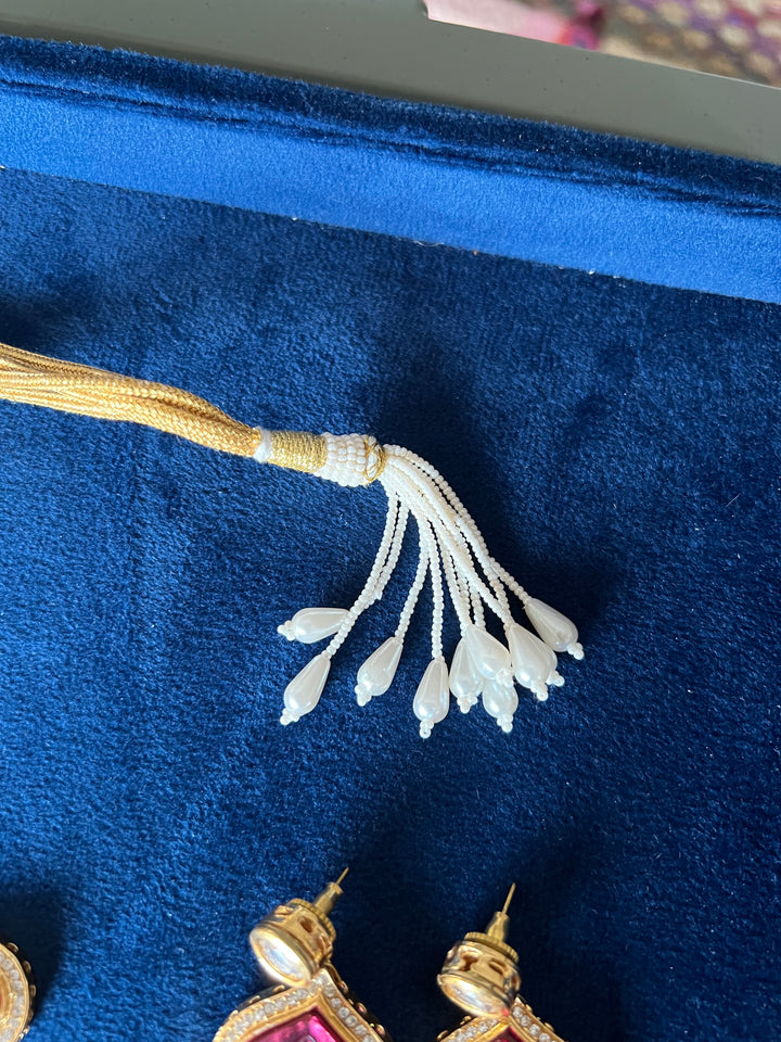 Beautiful Necklace with Statement Earrings