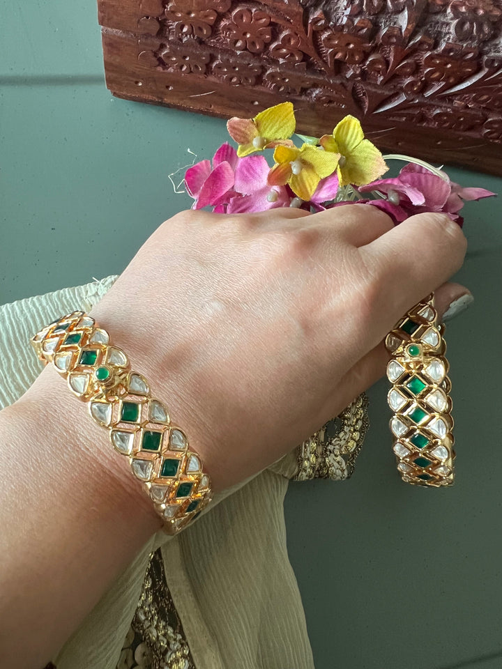 Exquisite Classic Kundan Kada - Unparalleled Quality and Style