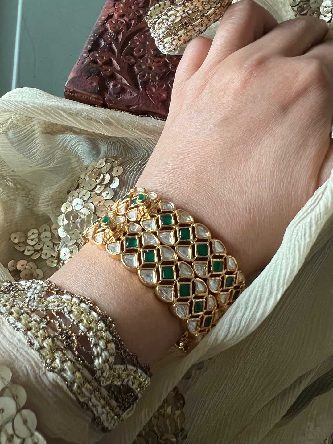 Exquisite Classic Kundan Kada - Unparalleled Quality and Style