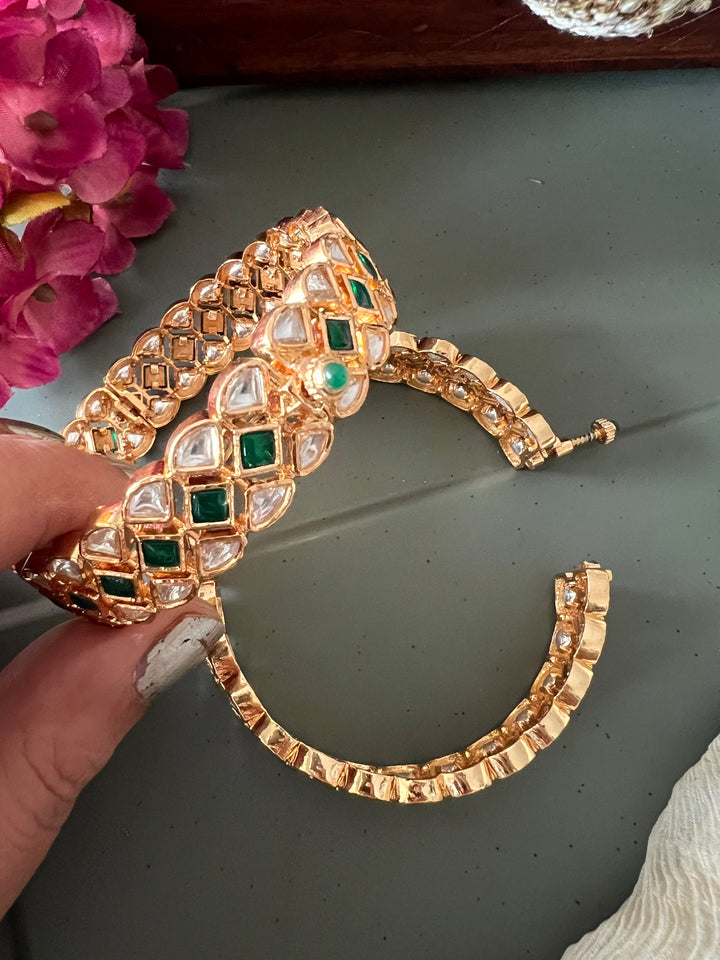 Exquisite Classic Kundan Kada - Unparalleled Quality and Style