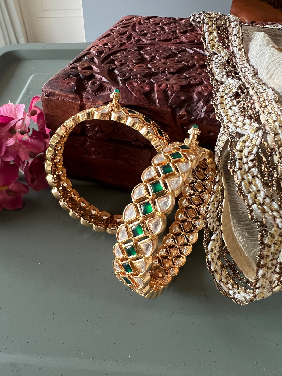 Exquisite Classic Kundan Kada - Unparalleled Quality and Style