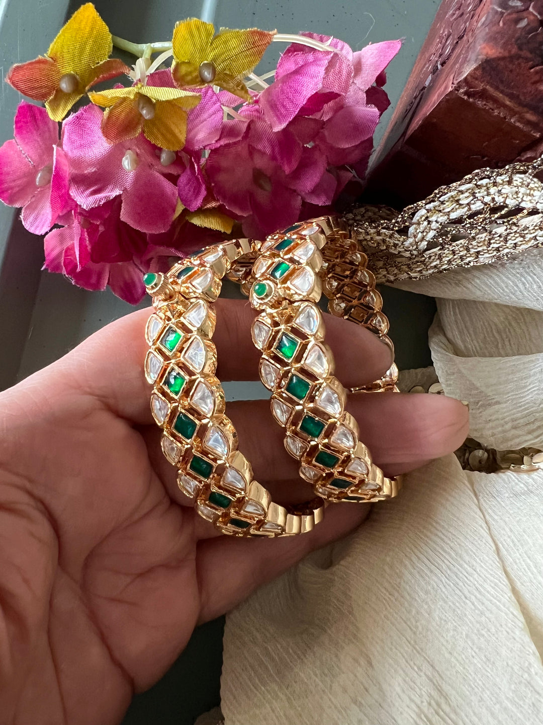 Exquisite Classic Kundan Kada - Unparalleled Quality and Style