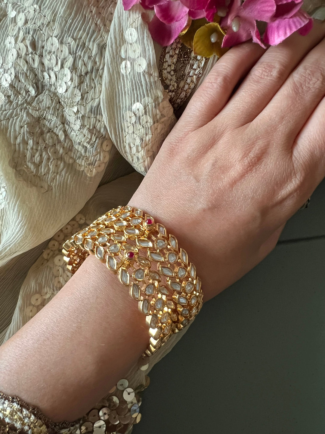 Exquisite Classic Kundan Kada - Unparalleled Quality and Style