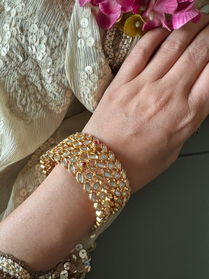 Exquisite Classic Kundan Kada - Unparalleled Quality and Style