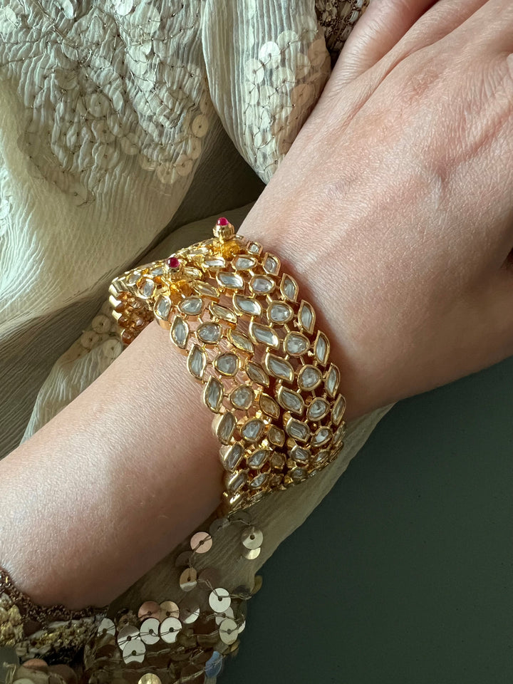 Exquisite Classic Kundan Kada - Unparalleled Quality and Style