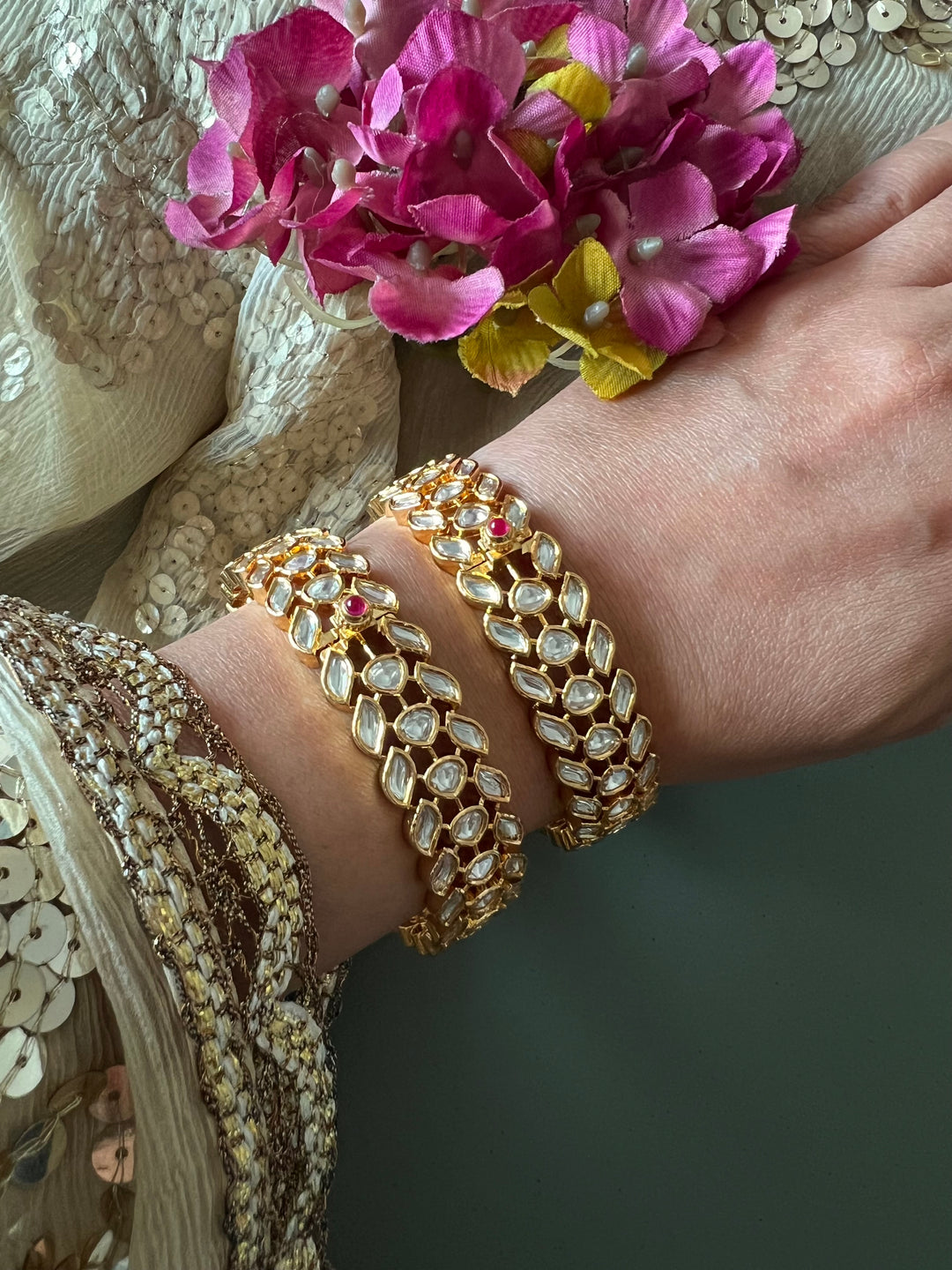Exquisite Classic Kundan Kada - Unparalleled Quality and Style