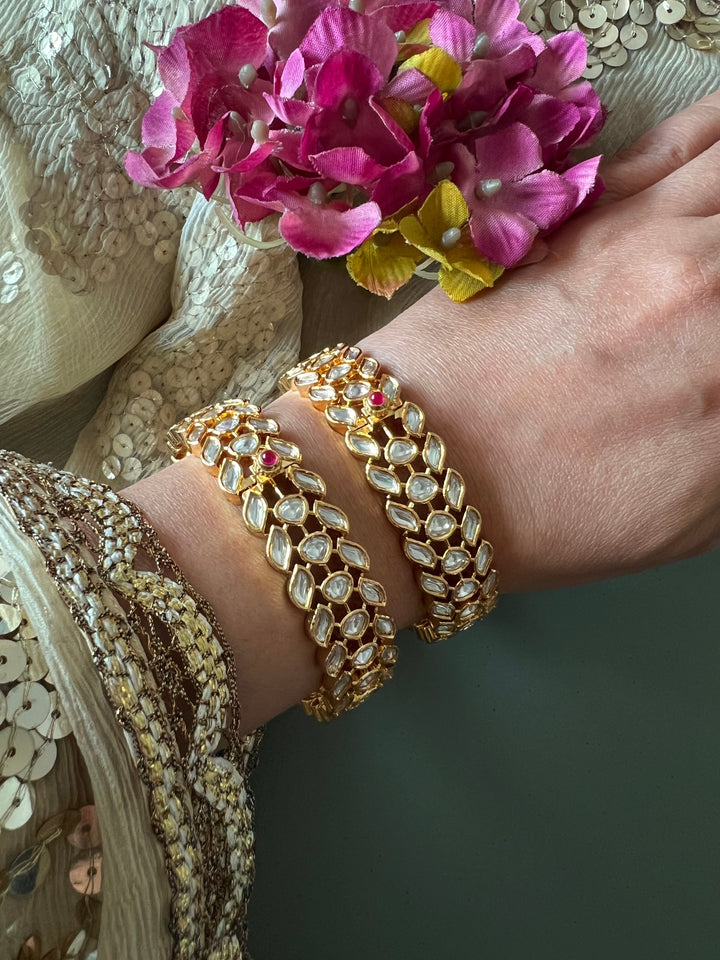Exquisite Classic Kundan Kada - Unparalleled Quality and Style