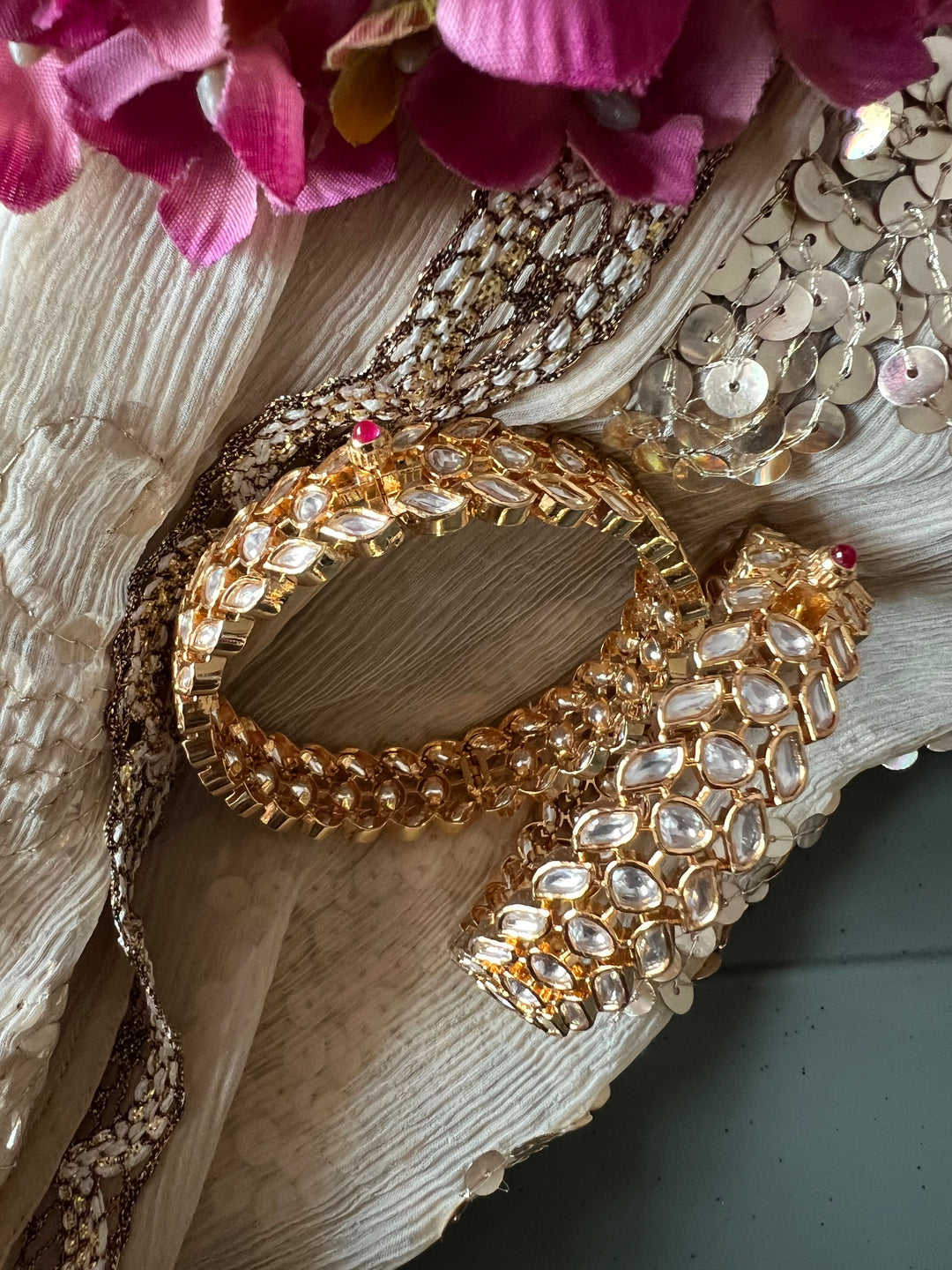 Exquisite Classic Kundan Kada - Unparalleled Quality and Style