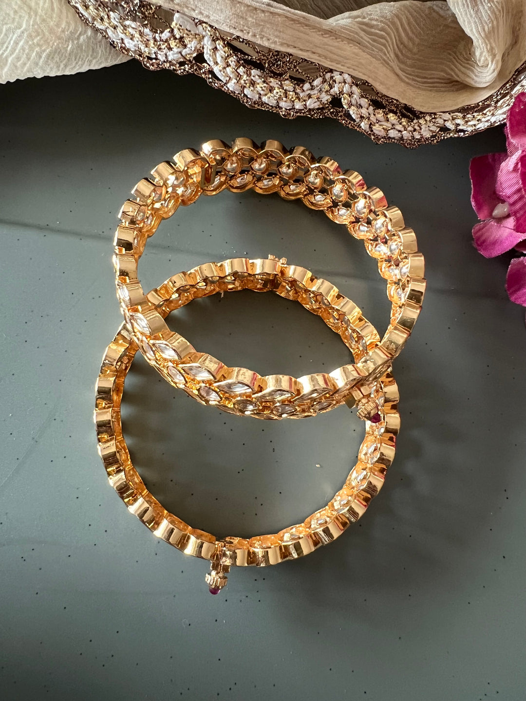 Exquisite Classic Kundan Kada - Unparalleled Quality and Style