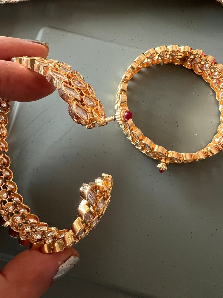 Exquisite Classic Kundan Kada - Unparalleled Quality and Style