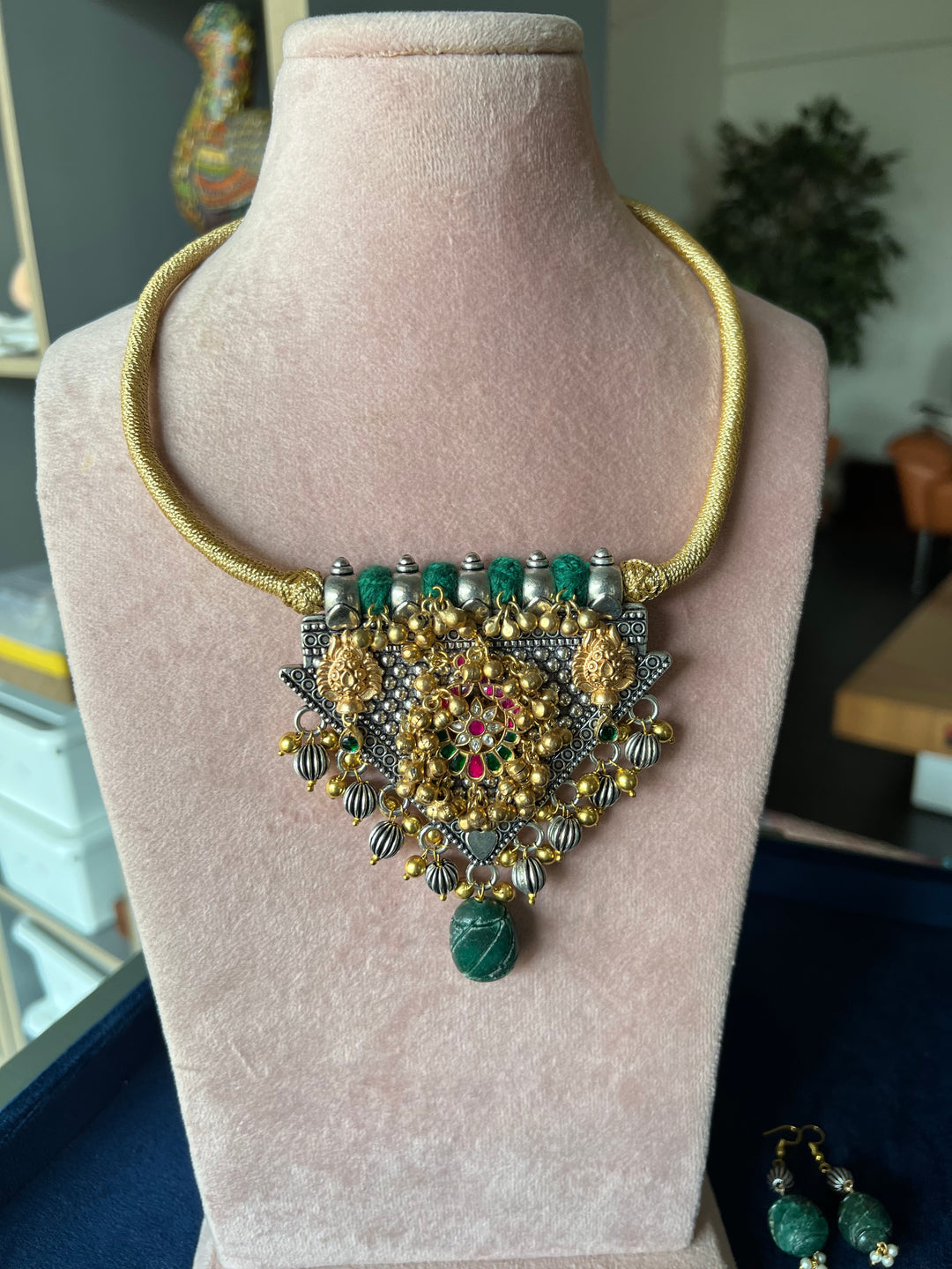 Beautiful Fusion Kundan Pendant Necklace with Earrings