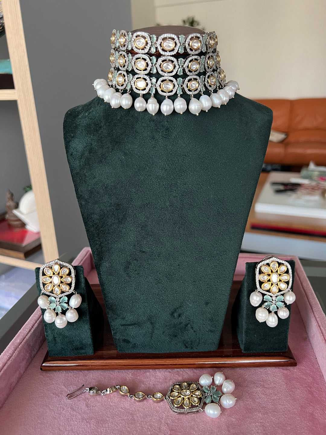 Scintillating Kundan Choker with Earrings and Mangtikka