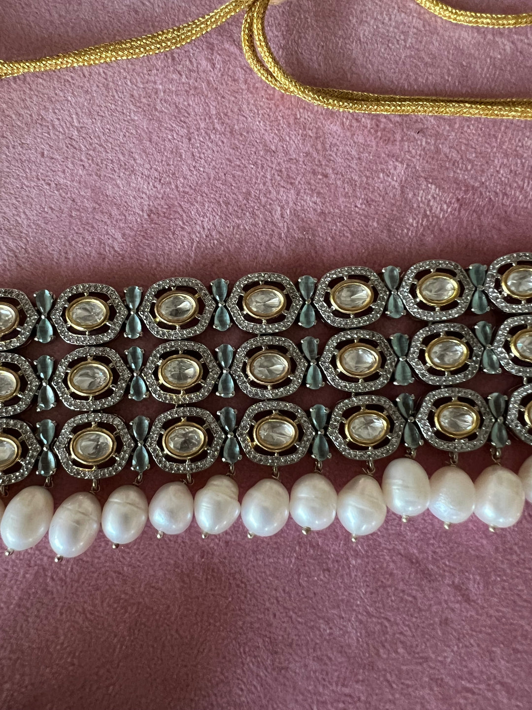 Scintillating Kundan Choker with Earrings and Mangtikka