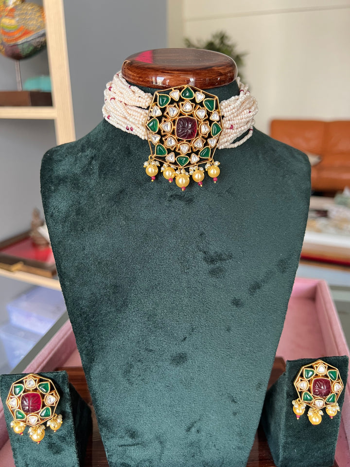 Beautiful Pearls and Kundan Choker with Studs
