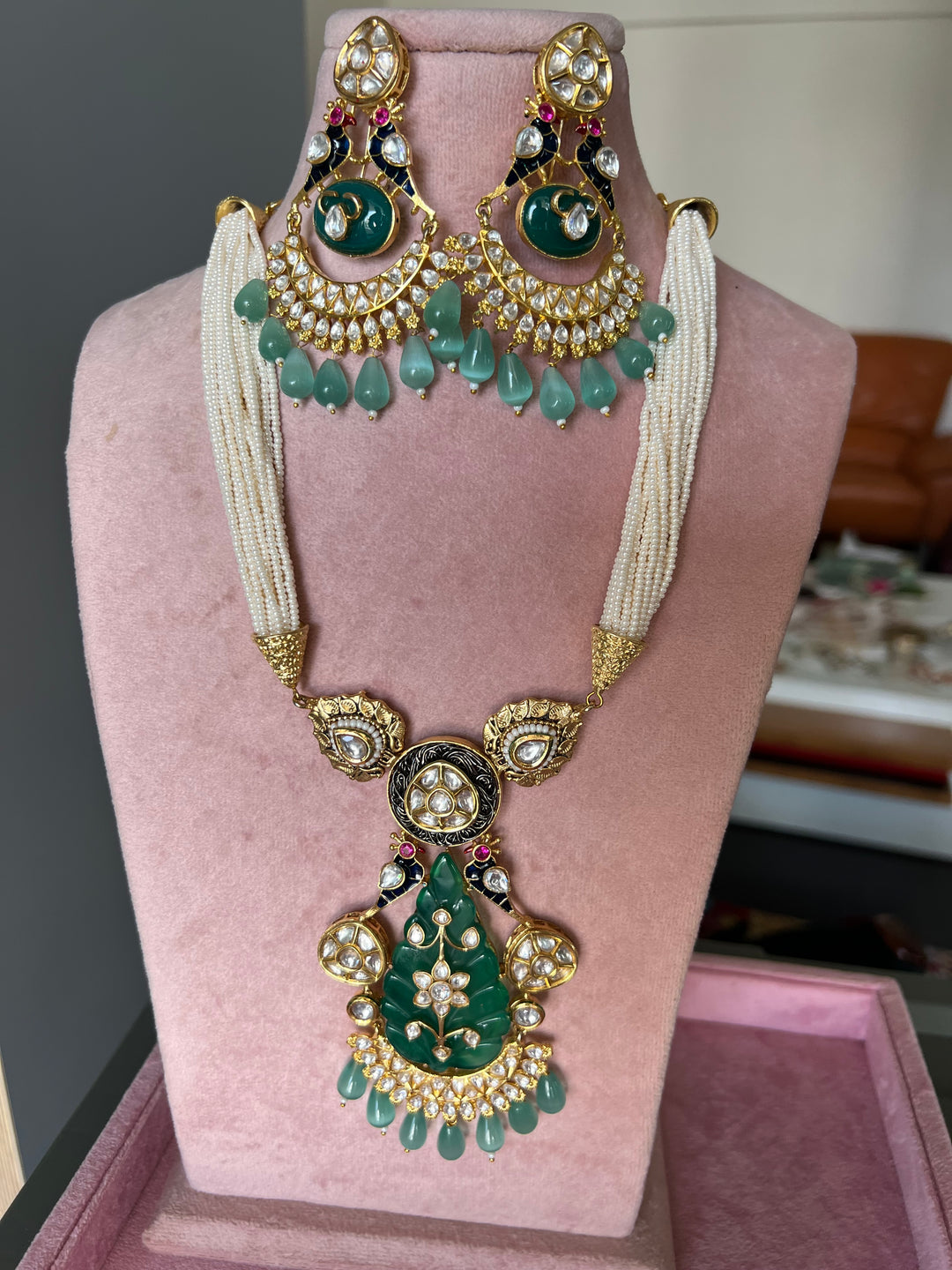 Scintillating Kundan and Jade Pendant Necklace with Earrings