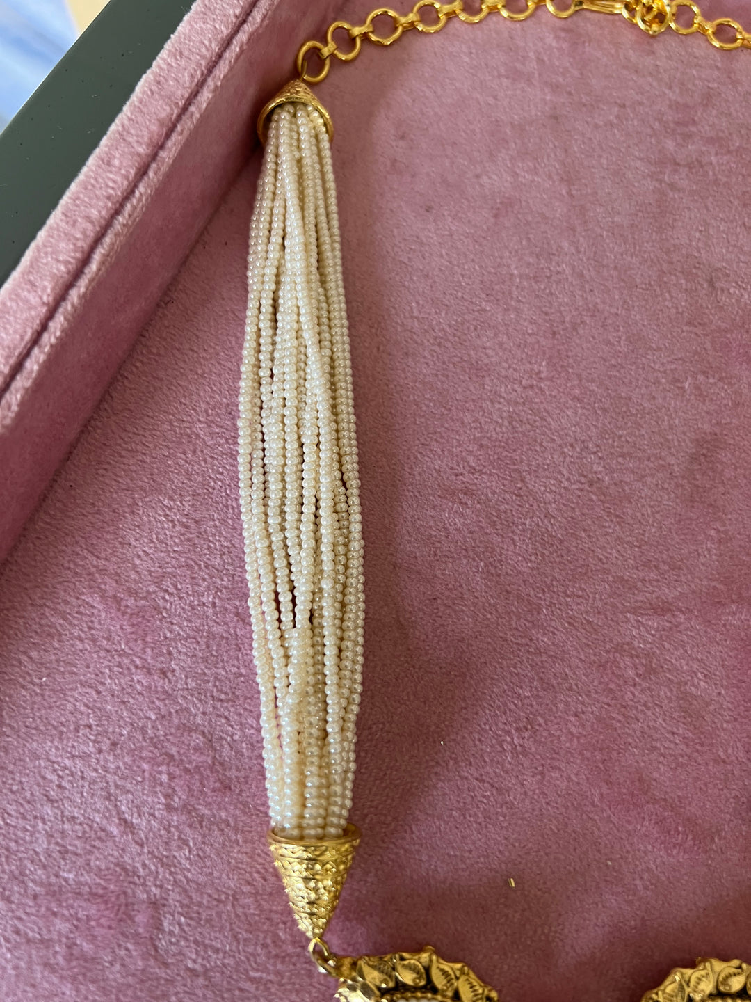 Scintillating Kundan and Jade Pendant Necklace with Earrings