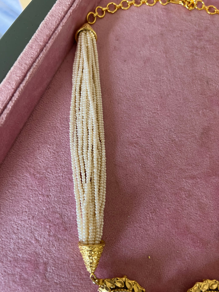 Scintillating Kundan and Jade Pendant Necklace with Earrings