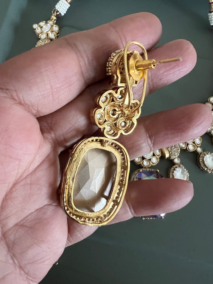 Elegant Kundan Crystal Necklace Set - Unmatched Quality and Style