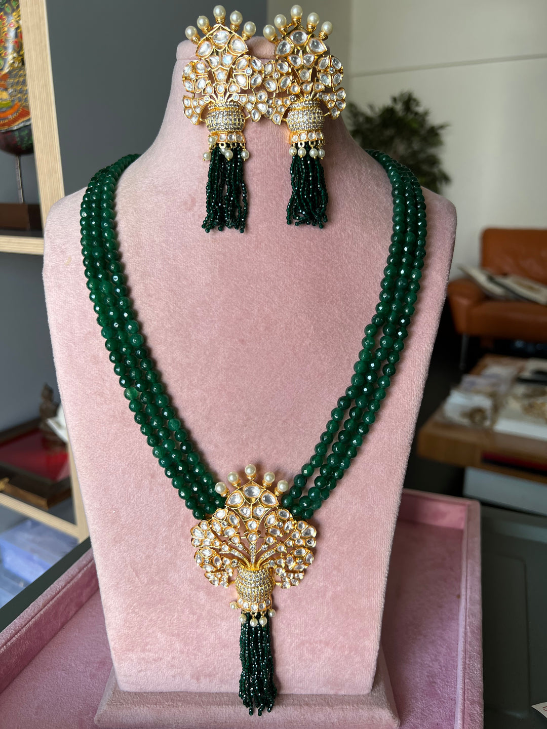 Beautiful Kundan Pendant Necklace with Earrings