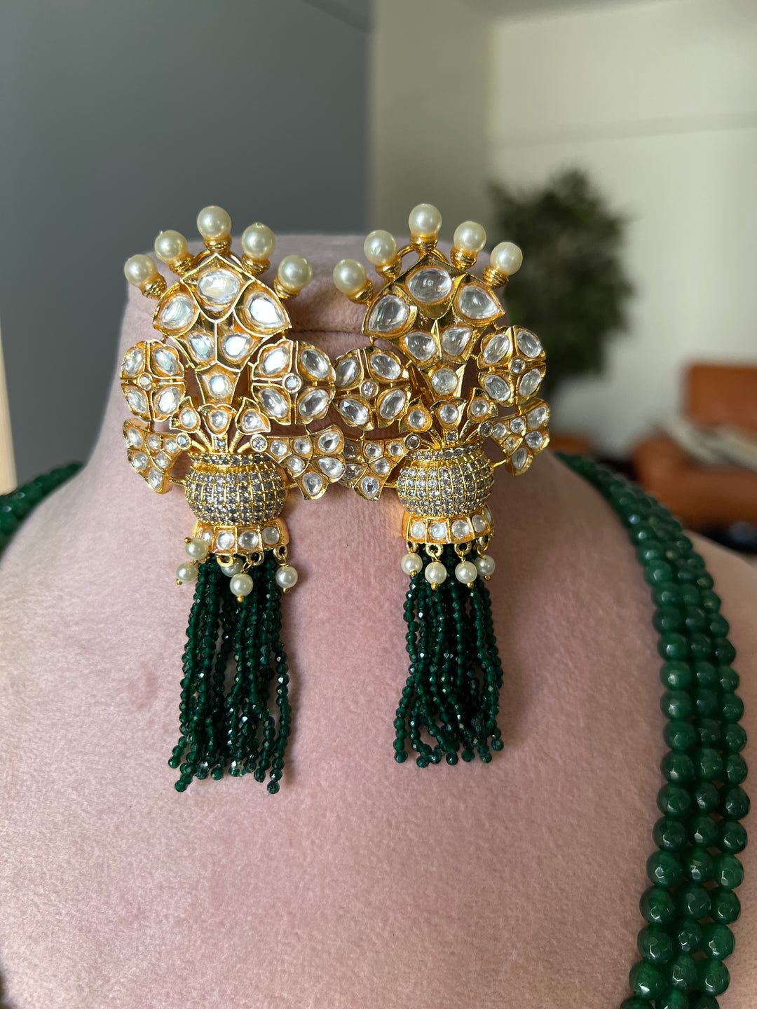 Beautiful Kundan Pendant Necklace with Earrings