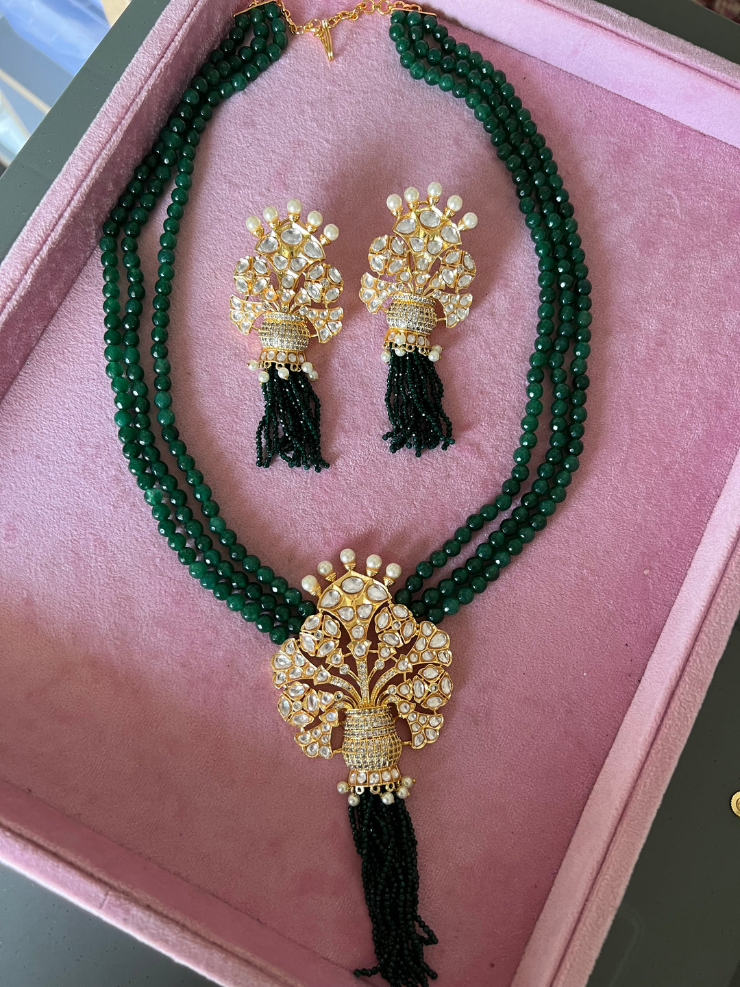 Beautiful Kundan Pendant Necklace with Earrings