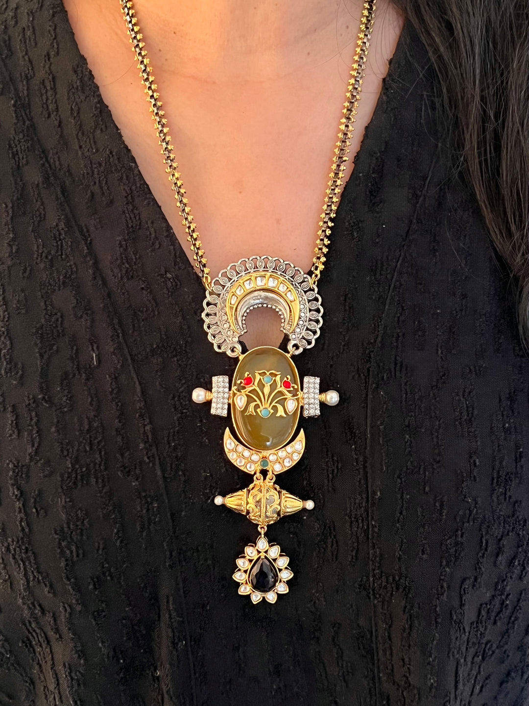 Exquisite Amrapali Fusion Pendant Necklace - Elevate Your Elegance