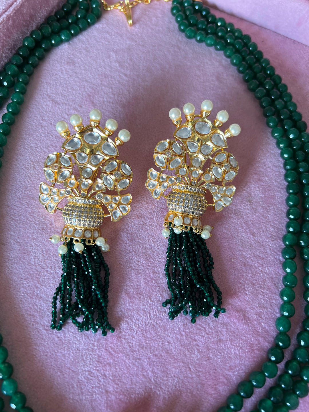 Beautiful Kundan Pendant Necklace with Earrings