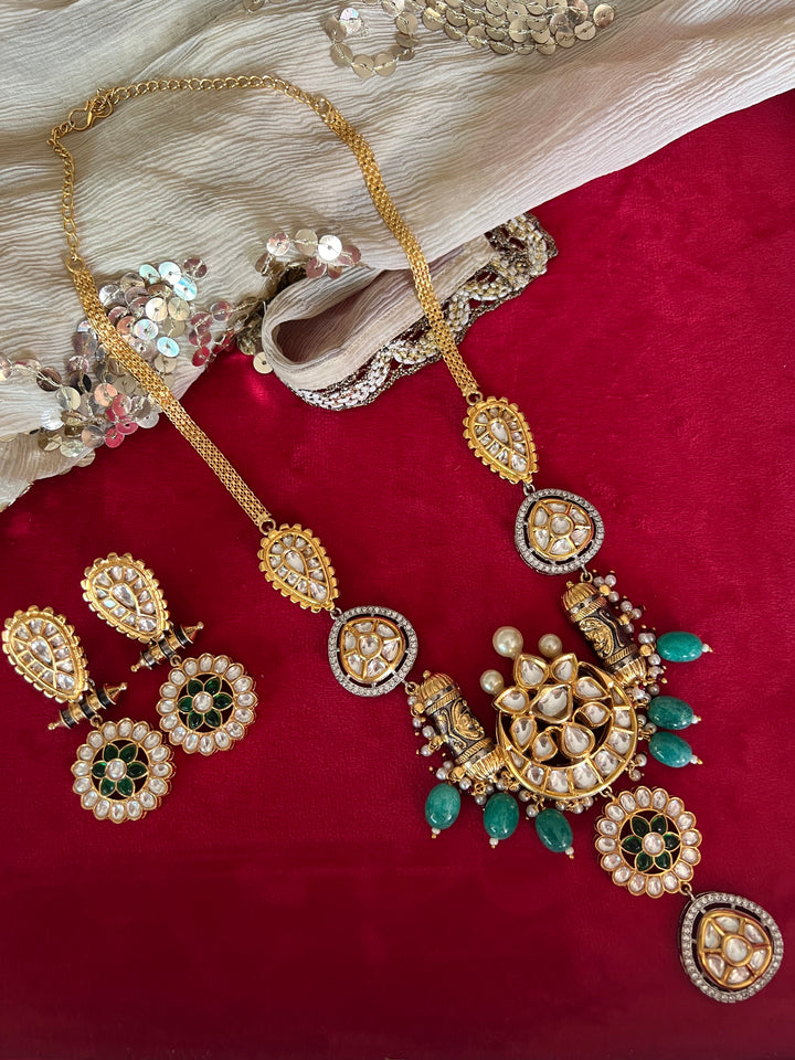 Exquisite Amrapali Fusion Pendant Necklace - Elevate Your Elegance