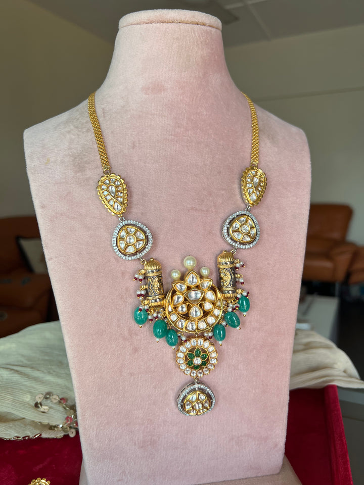 Exquisite Amrapali Fusion Pendant Necklace - Elevate Your Elegance