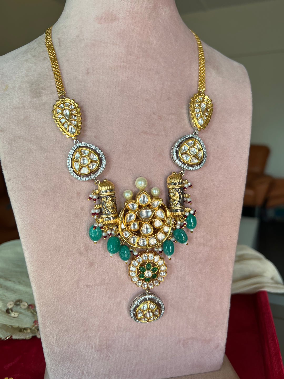 Exquisite Amrapali Fusion Pendant Necklace - Elevate Your Elegance