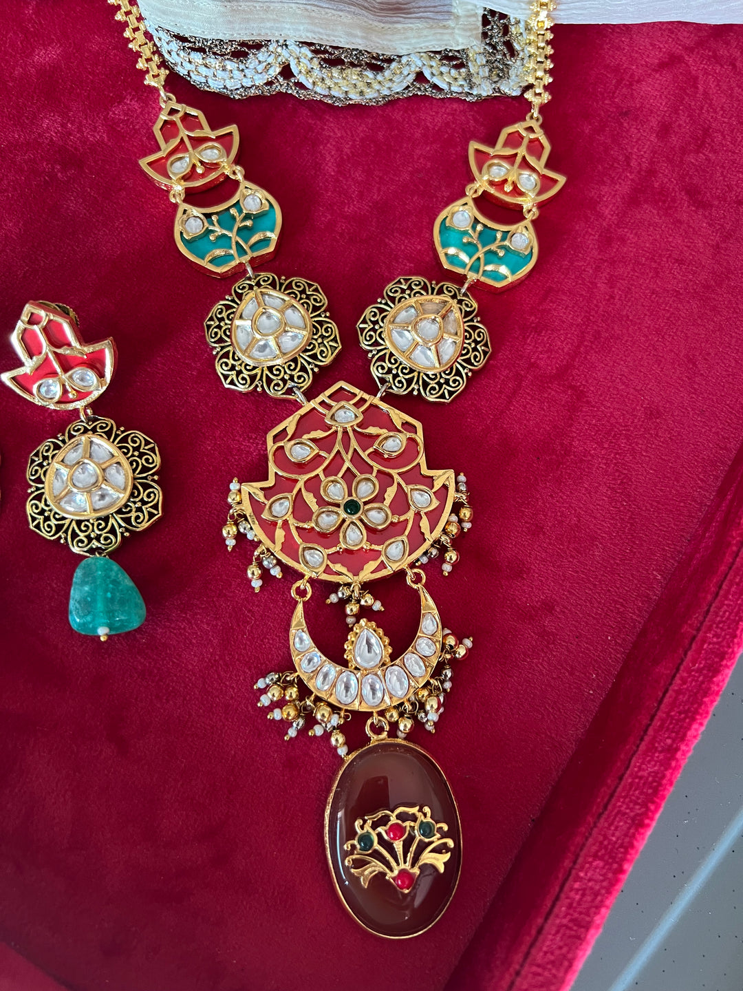 Exquisite Amrapali Fusion Pendant Necklace - Elevate Your Elegance