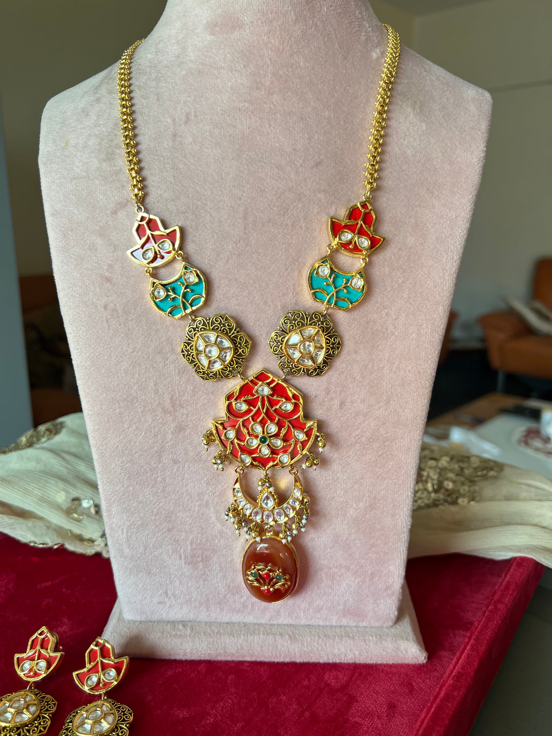 Exquisite Amrapali Fusion Pendant Necklace - Elevate Your Elegance