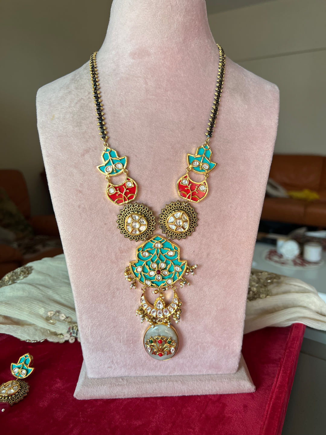 Exquisite Amrapali Fusion Pendant Necklace - Elevate Your Elegance