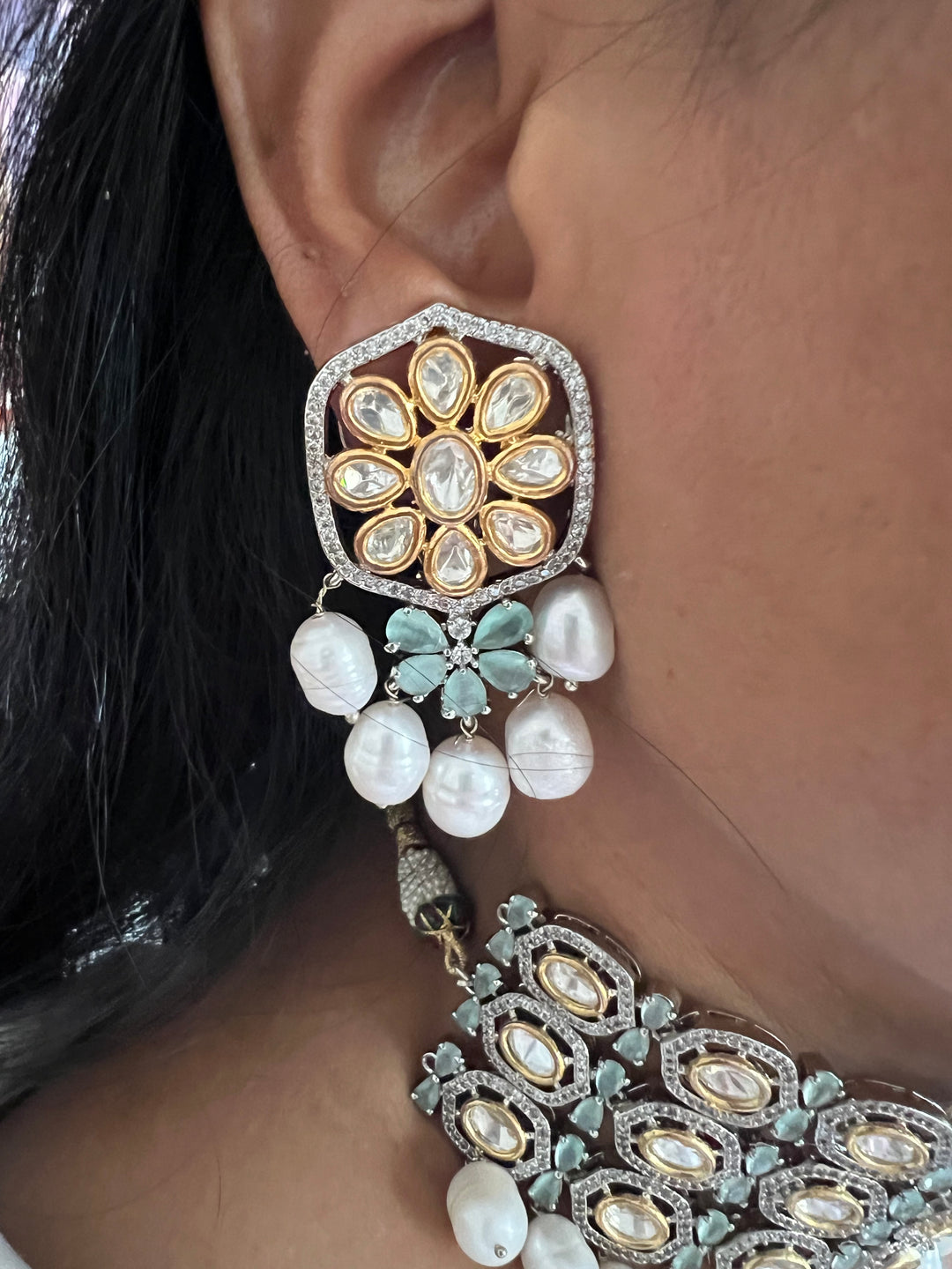 Scintillating Kundan Choker with Earrings and Mangtikka