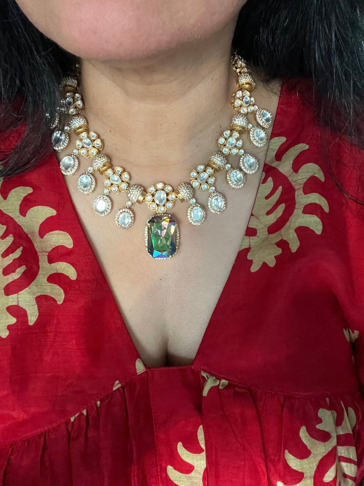 Elegant Kundan Crystal Necklace Set - Unmatched Quality and Style