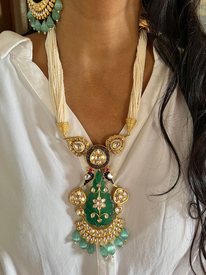 Scintillating Kundan and Jade Pendant Necklace with Earrings
