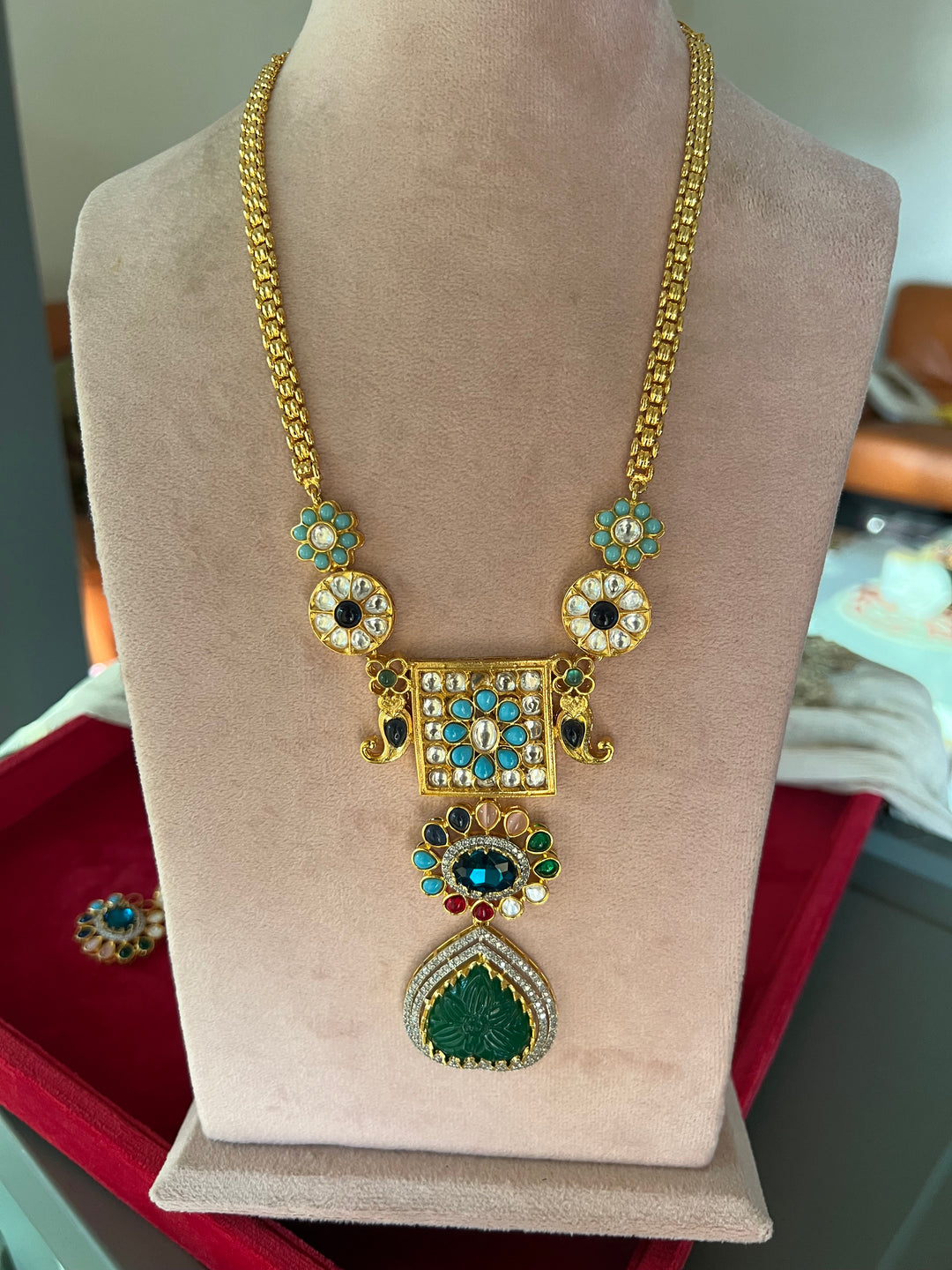 Exquisite Amrapali Fusion Pendant Necklace - Elevate Your Elegance