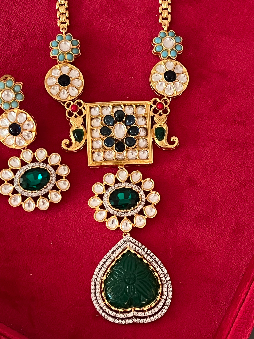 Exquisite Amrapali Fusion Pendant Necklace - Elevate Your Elegance