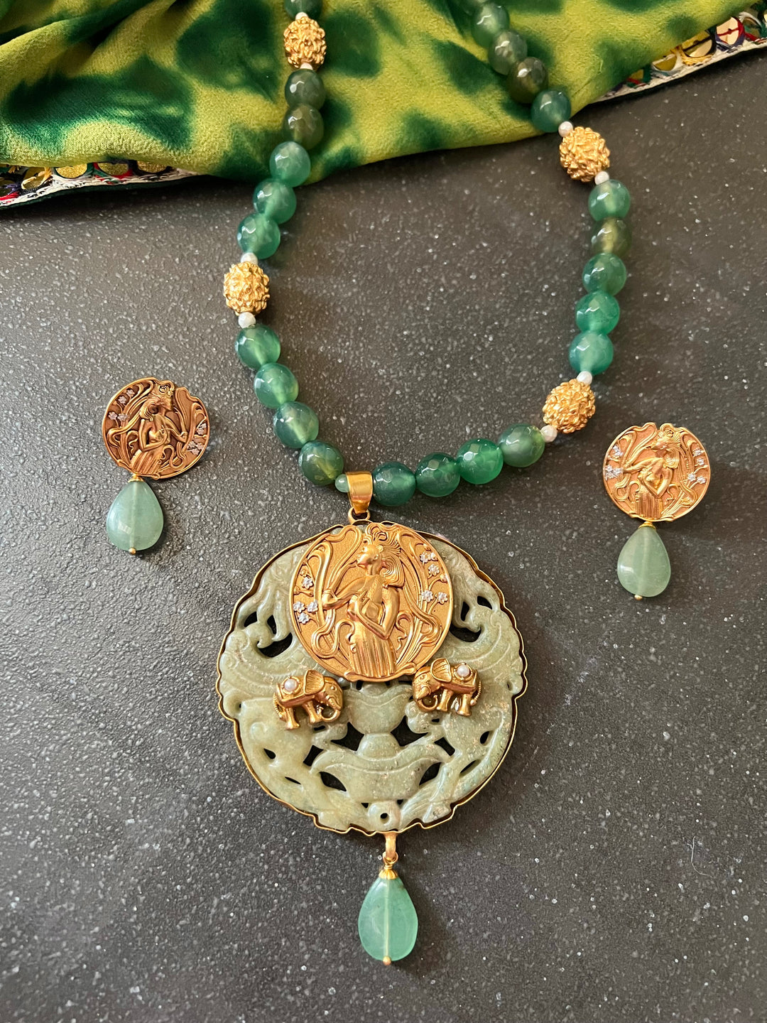 Exquisite Pendant Necklace Set - A Masterpiece of Elegance