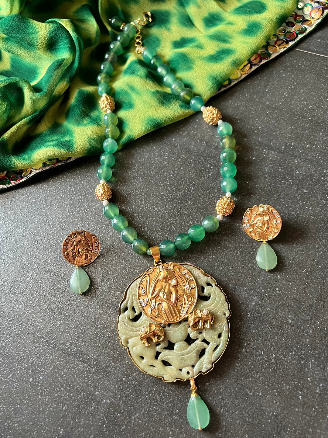 Exquisite Pendant Necklace Set - A Masterpiece of Elegance