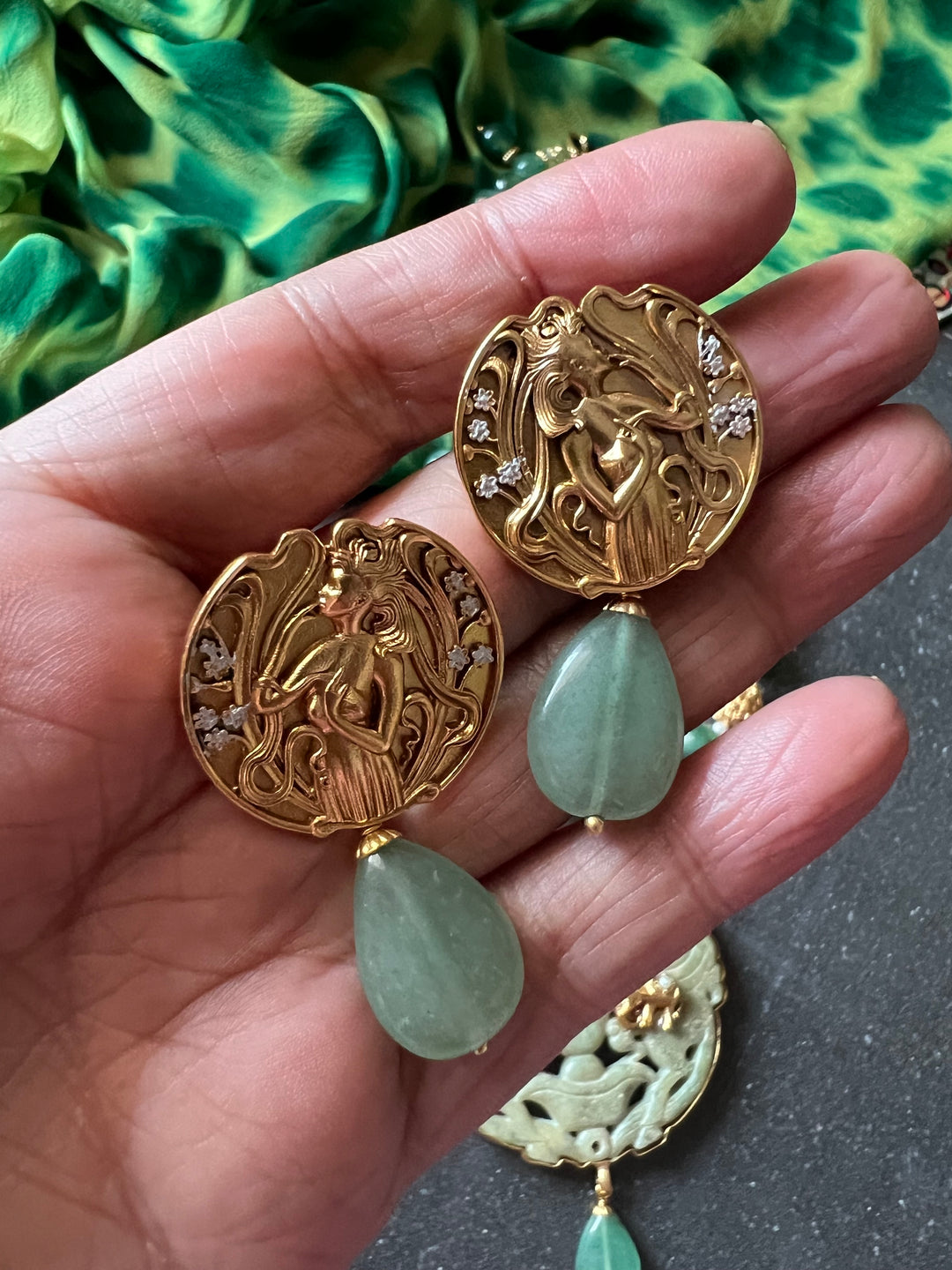 Exquisite Pendant Necklace Set - A Masterpiece of Elegance