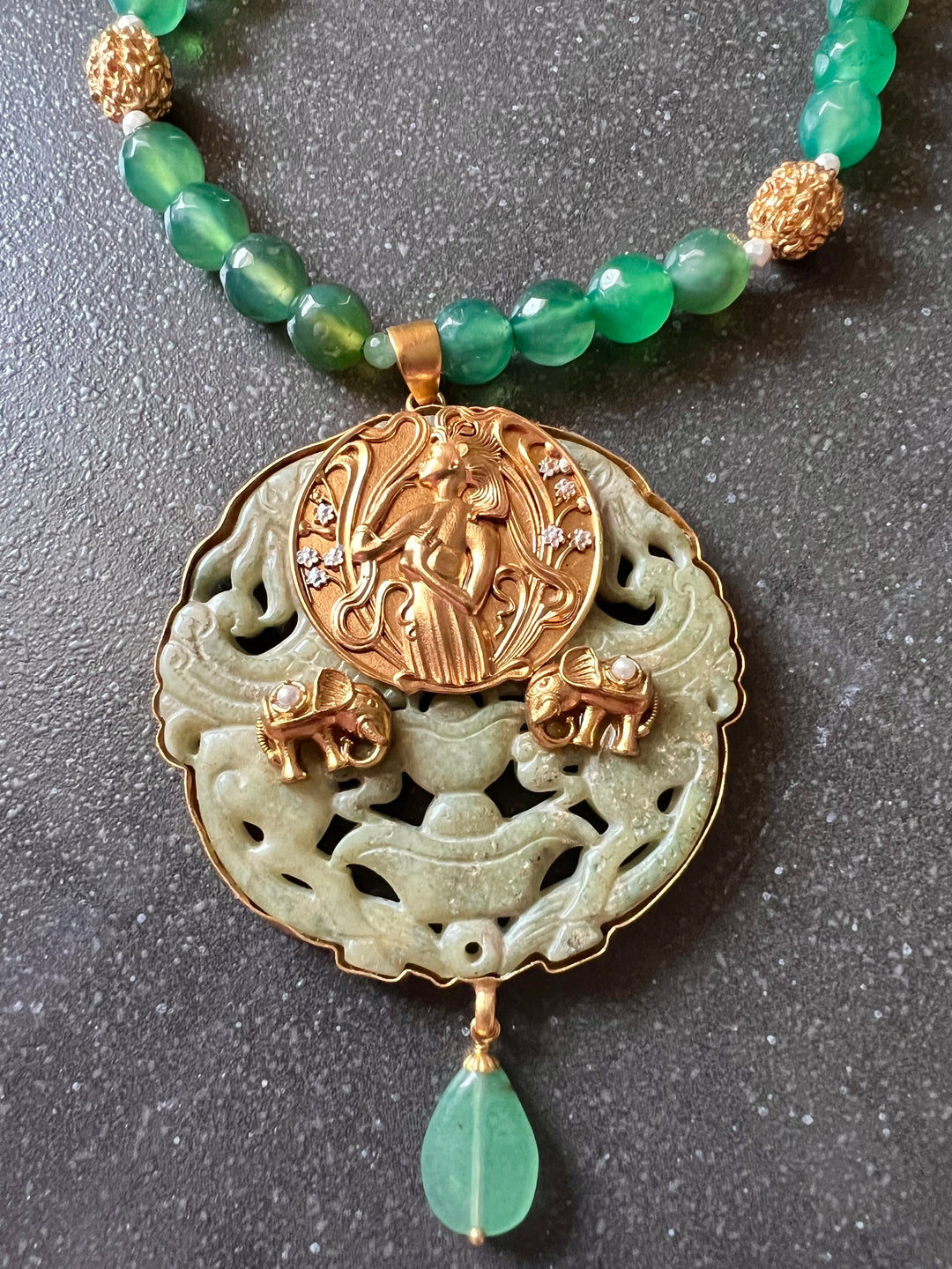 Exquisite Pendant Necklace Set - A Masterpiece of Elegance