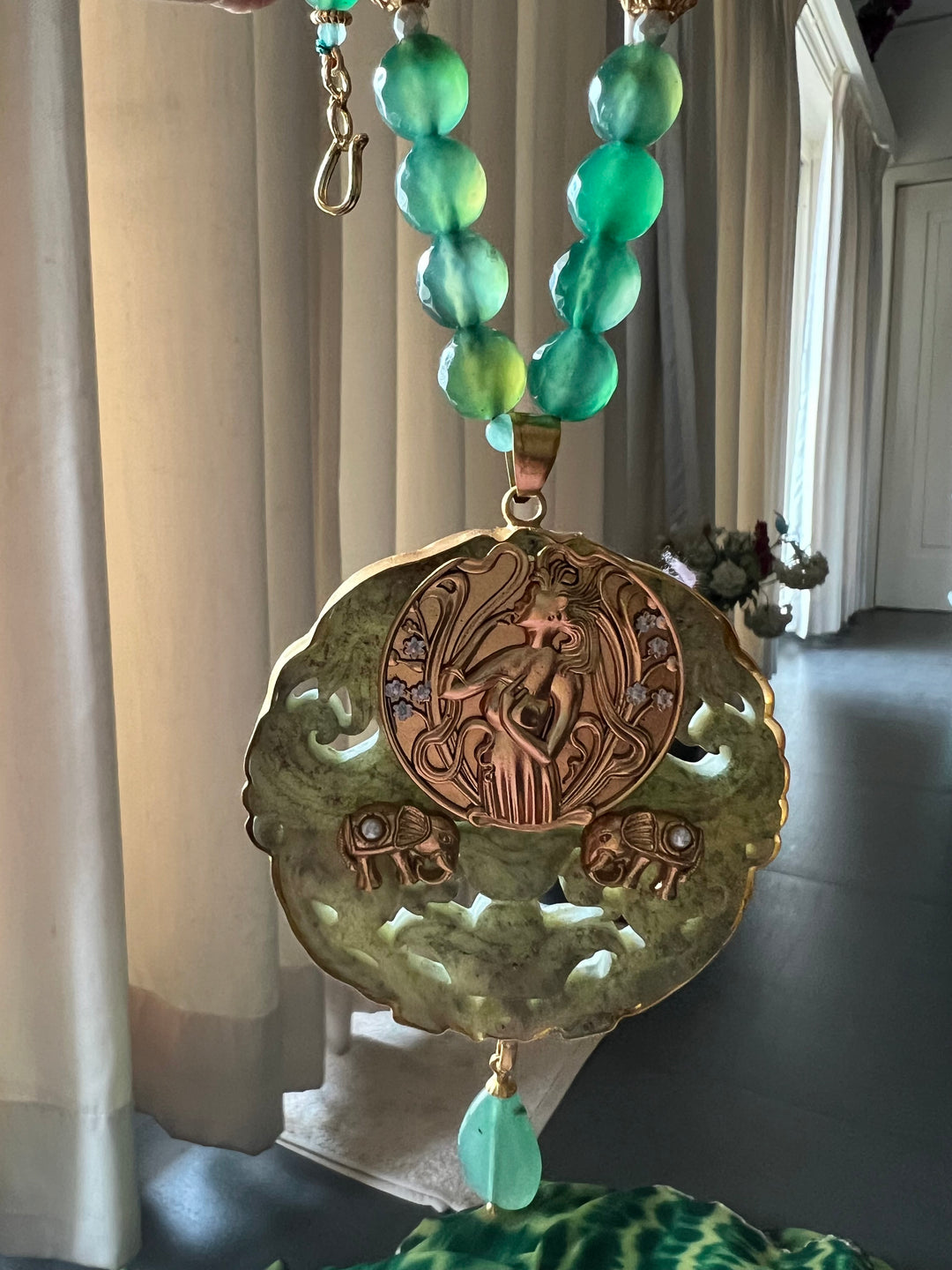 Exquisite Pendant Necklace Set - A Masterpiece of Elegance