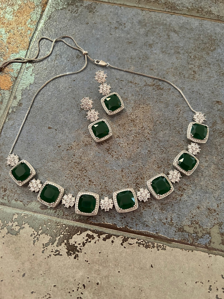 Scintillating Faux Diamond Choker Necklace with Earrings