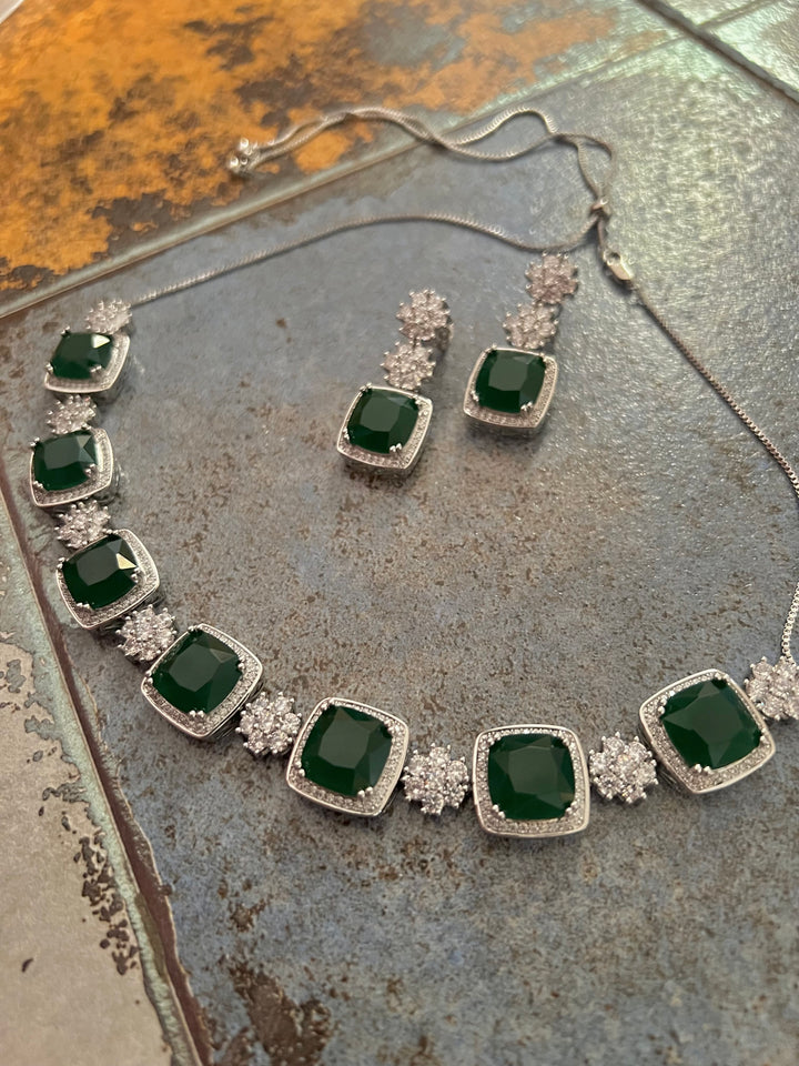 Scintillating Faux Diamond Choker Necklace with Earrings